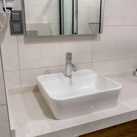 Lägenhetshotell Nas 4*